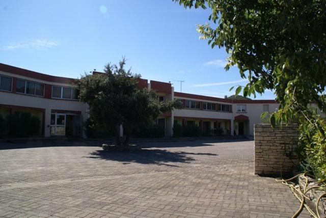 Hotel Le Lagon Рошфор-дю-Гар Екстериор снимка