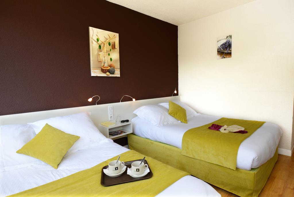 Hotel Le Lagon Рошфор-дю-Гар Екстериор снимка
