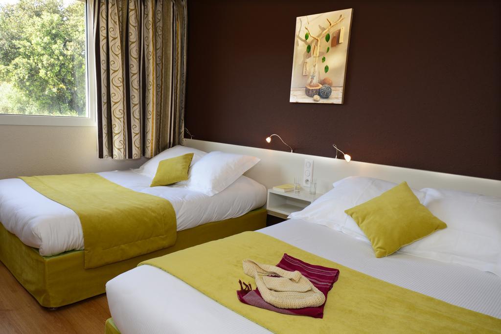 Hotel Le Lagon Рошфор-дю-Гар Екстериор снимка